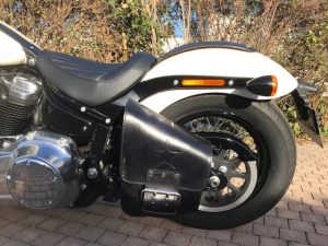 Sacoche Myleatherbikes sur Softail Slim (2)